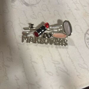 Makeover brooche